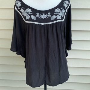 🔥3/$20🔥 Mossimo Supply Co black embroidered flutter sleeve blouse Size S